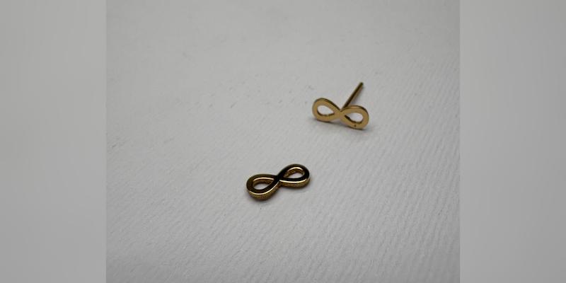 گوشواره زنانه طلا ۱۸ عیار گوشواره میخی طرح بینهایت گالری طلای فر