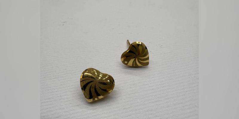 گوشواره زنانه طلا ۱۸ عیار گوشواره میخی قلب طرحدار گالری طلای فر