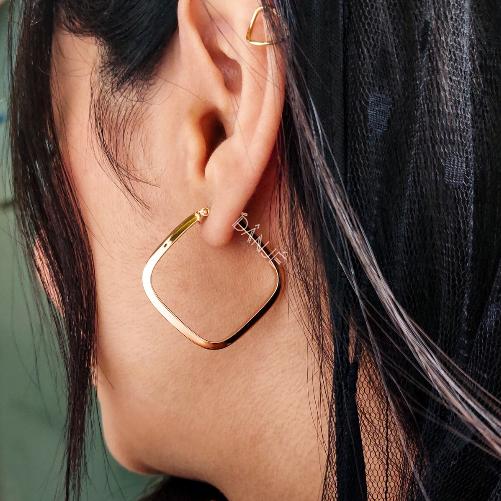 گوشواره زنانه طلا ۱۸ عیار گوشواره پروفیل ژینا ۱ گالری طلای دانژه