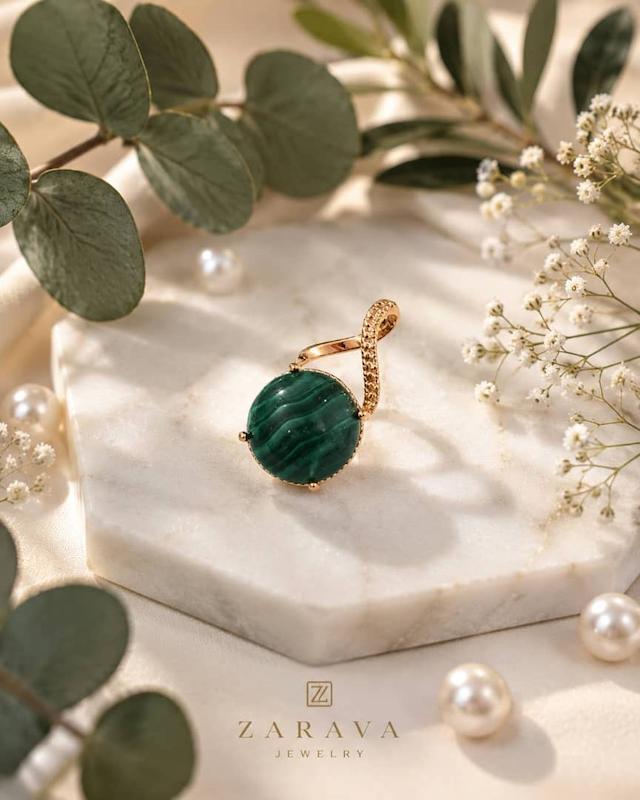 آویز زنانه طلا ۱۸ عیار تك سنگ مالاكيت گالری مانيا