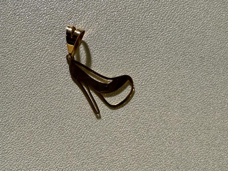 آویز طلا 18 عیار زنانه کامیاب گلد مدل اویز کفش کد KAA002064