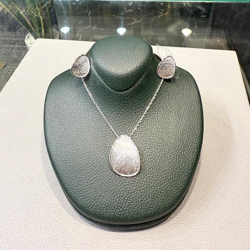 سرویس طلا 18 عیار زنانه گالری زرنوش مدل نیم ست طلا سفید مدال زنجیر گوشواره کد ZGS001814