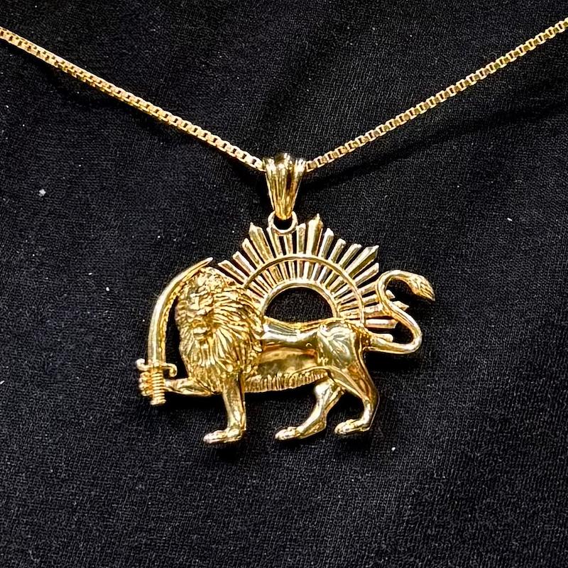 آویز طلا 18 عیار زنانه گالری زرنوش مدل مدال شير و خورشيد کد ZGA002537