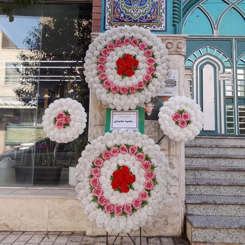 تاج گل 4 تایی vip با گل های سفید، صورتی و قرمز مصنوعی مدل 18