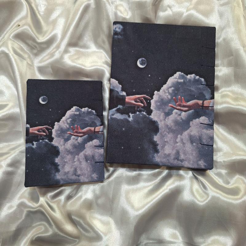 دفتر دستساز طرح ماه و دست‌ها