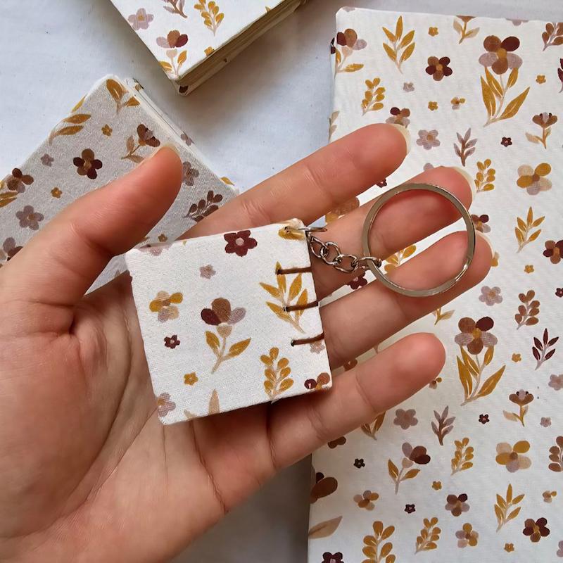 جاکلیدی دفتر طرح گلدار قهوه‌ای