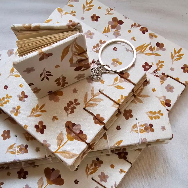 دفتر دستساز طرح گلدار قهوه‌ای