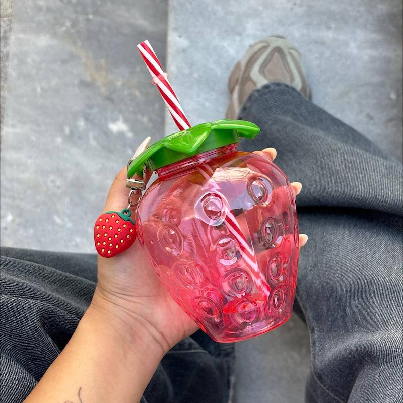 قمقمه توت فرنگی🍓💘