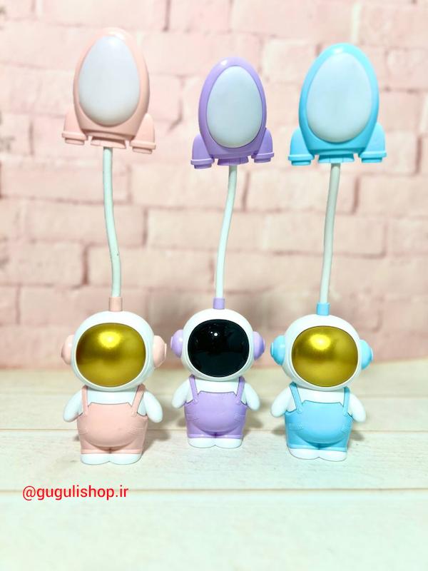 چراغ مطالعه ادم فضایی