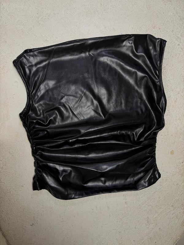 تاپ چرم یقه قایقی