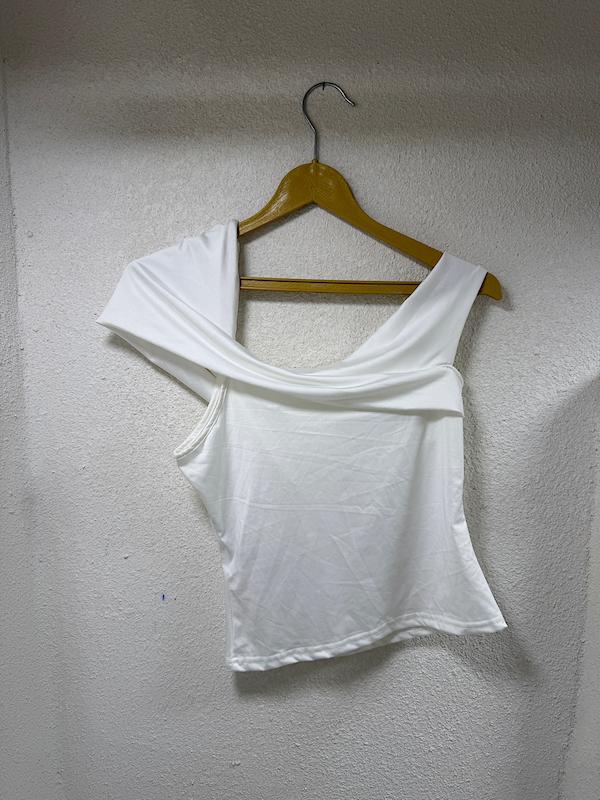 تاپ ساده سفید یقه رومی