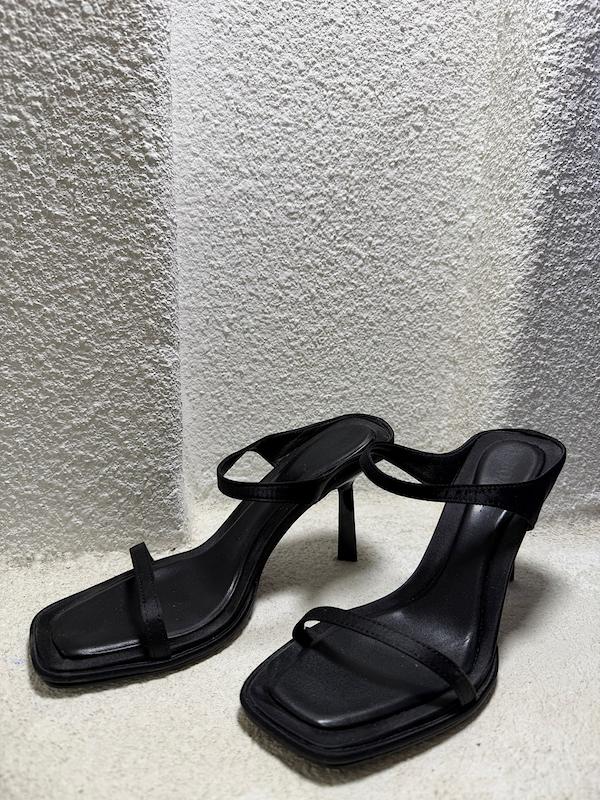 کفش پاشنه دار جلوباز مشکی 