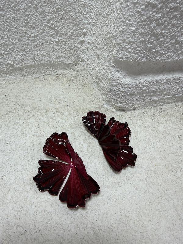 گوشواره نیم گل زرشکی 