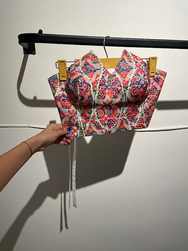 کراپ دکلته کرستی طرح گل گلی