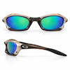 نمای نزدیک عینک Oakley Splice با لنز آینه‌ای سبزآبی و بنفش و فریم دودی