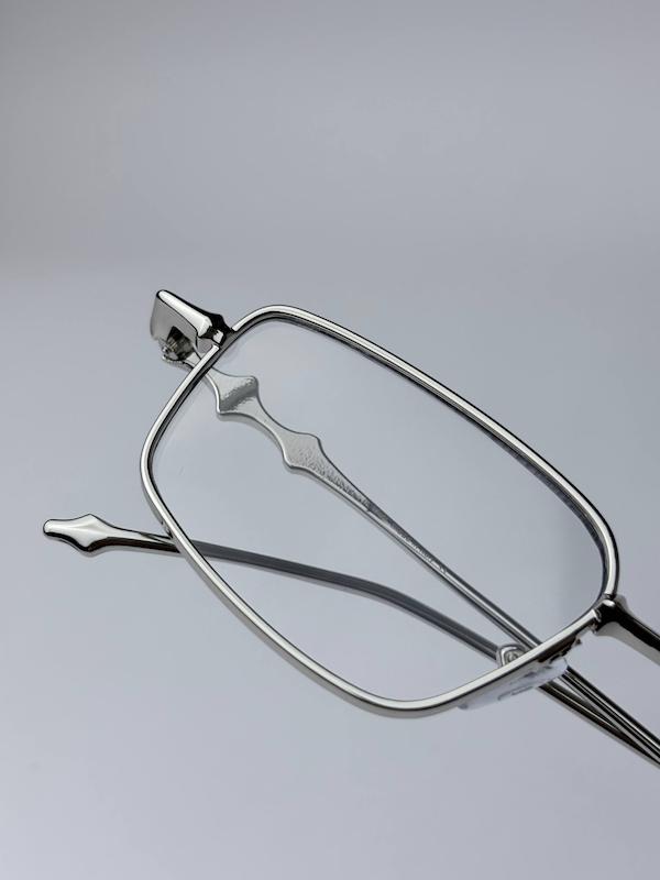 جزئیات طراحی فریم تمام‌فلز عینک اسکورپیون