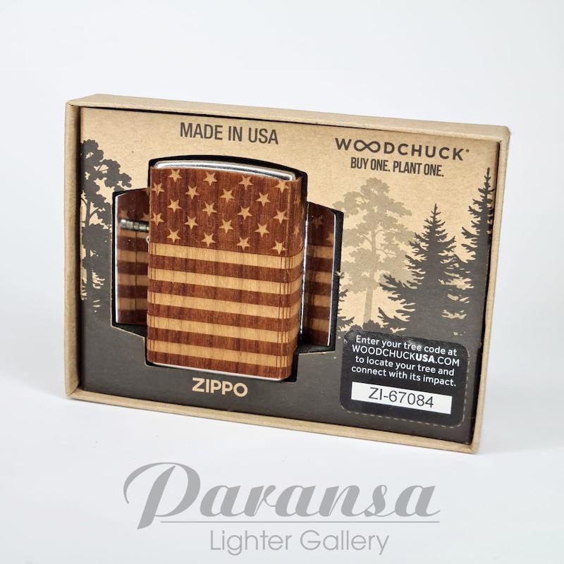 فندک Zippo Woodchuck با طرح پرچم آمریکا و بدنه چوبی طبیعی