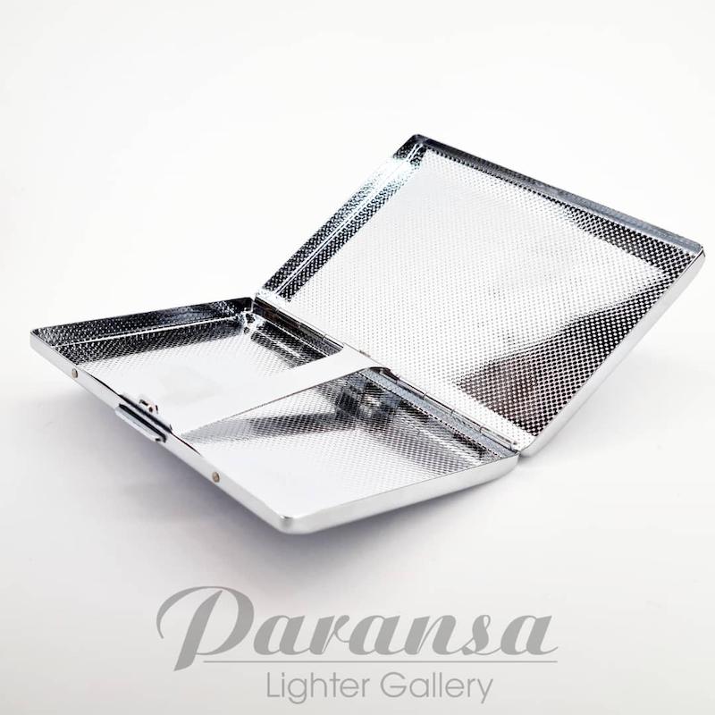 جعبه سیگار فلزی پیر کاردین مدل 900 با طراحی شطرنجی نقره‌ای و مشکی لوکس