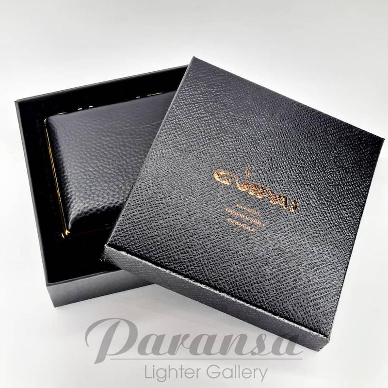 قاب سیگار چرمی مشکی گوپای با فریم طلایی و ظرفیت ۲۰ نخ
