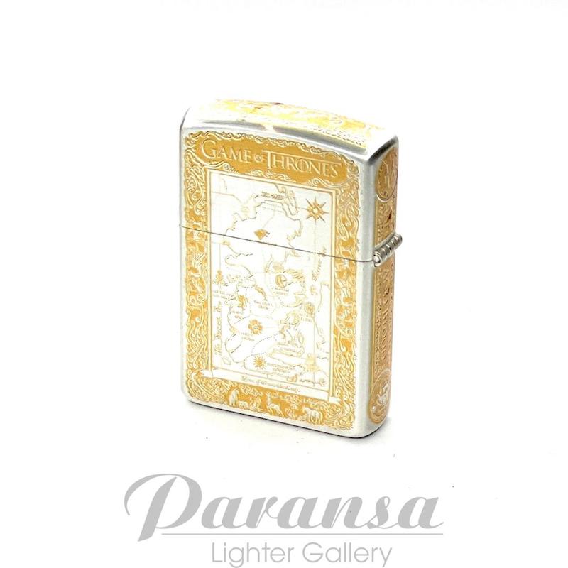 فندک زورو طرح Game of Thrones بنزینی با حکاکی عمیق و جعبه فلزی