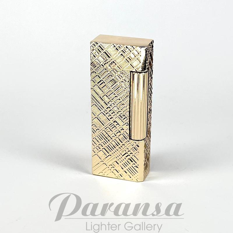 فندک دروی گازی طلایی طرح Alfred Dunhill با بدنه برجسته و جعبه شیک