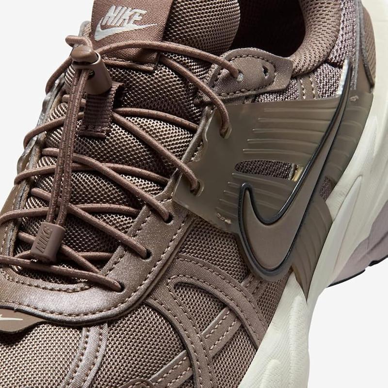 WMNS) Nike V2K Run 'Mink Brown Light Bone' IH0388-200