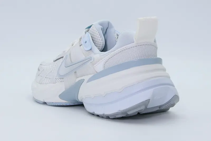 Nike V2K Run Women's Shoes (FD0736-009, Platinum Tint/Summit White/Light Smoke Grey/Platinum Tint),