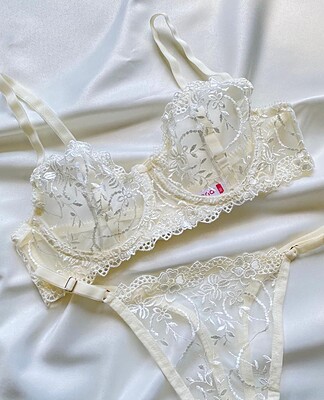 Arona - Embroidered Set - White