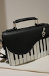 کیف دوشی طرح نت‌های موسیقی پیانو (TAR-125-SHEIN)