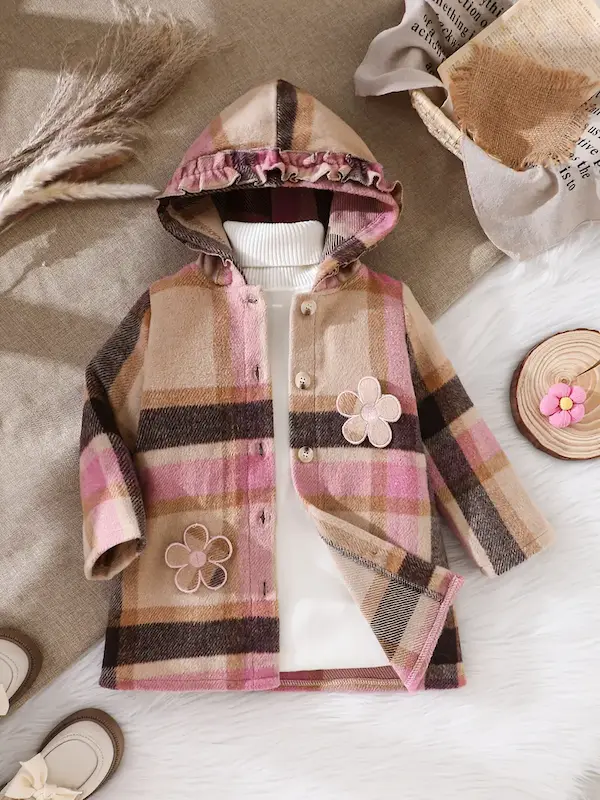 کت پاییزی‌زمستانی دخترانه با طرح گل سه‌بعدی و چهارخانه(3 تا 7 سال) (Peg-46-TM)