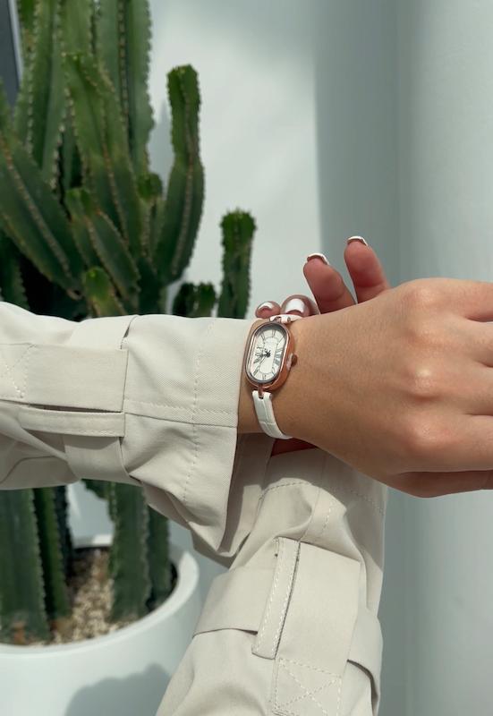 ساعت پاییزی سفید