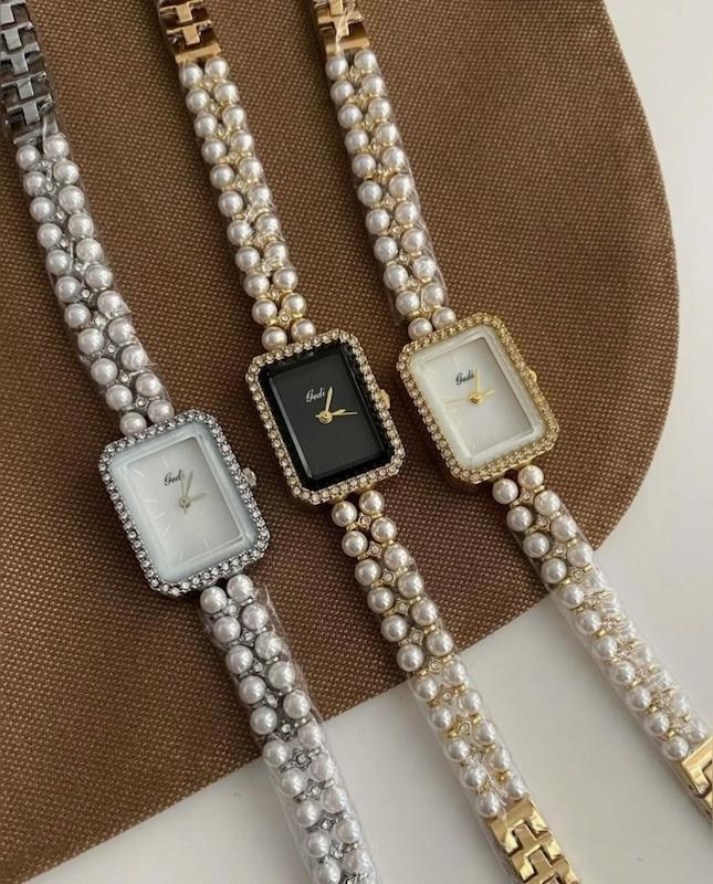 ساعت مرواریدی دور نگین