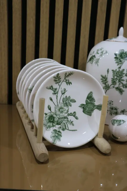 ست سرامیکی شاه‌نشین طرح گنجشک سبز چیدمان دوم