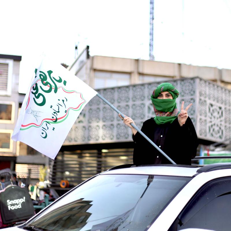 پرچم "رمز ایستادن ایران"