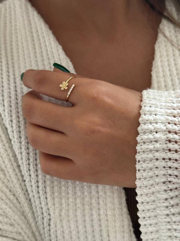 انگشتر گل نگینی