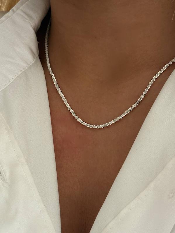 گردنبند خاویاری 