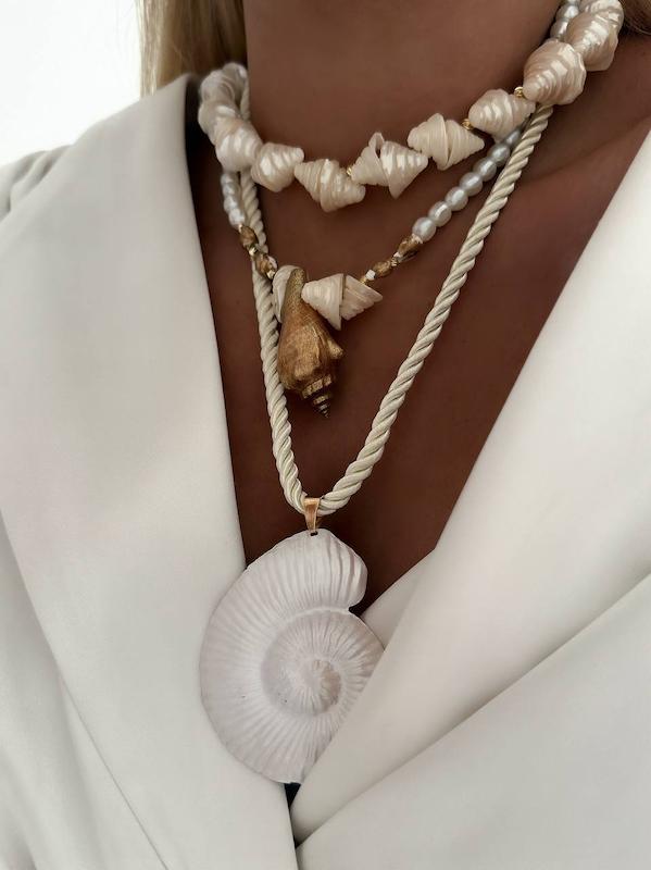 گردنبندهای صدفی 