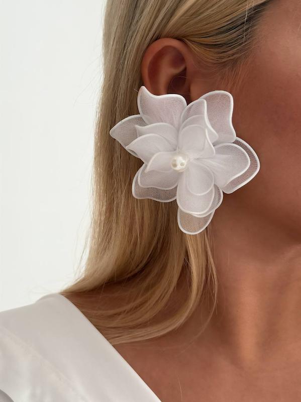 گوشواره گل سفید