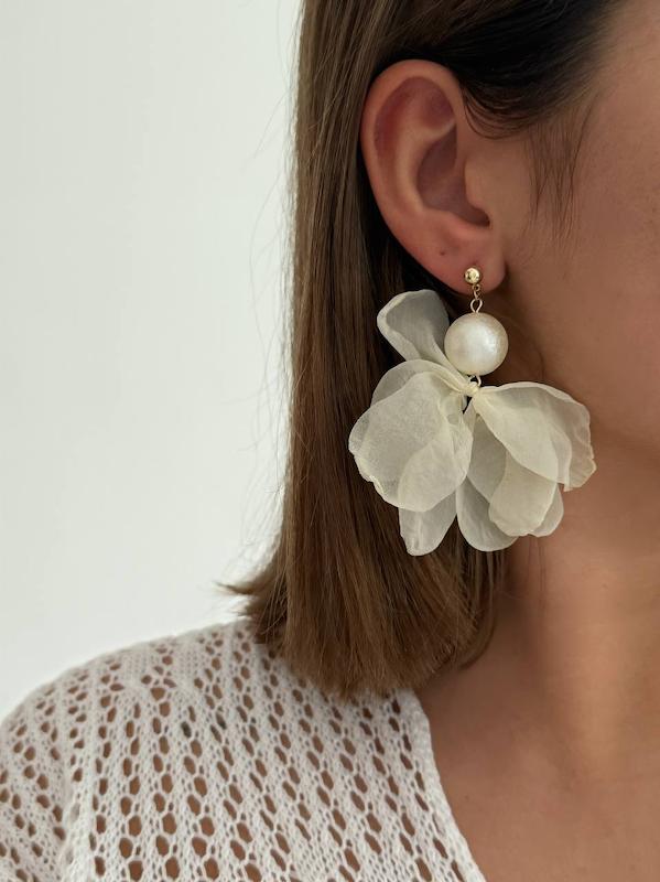 گوشواره پارچه‌ای شیری