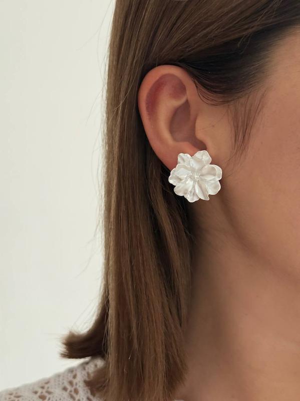 گوشواره سفید