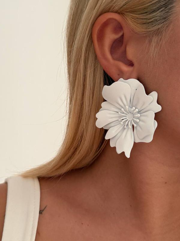 گوشواره گل سفید