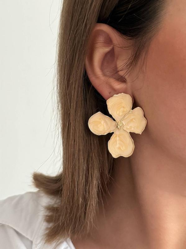 گوشواره مینا