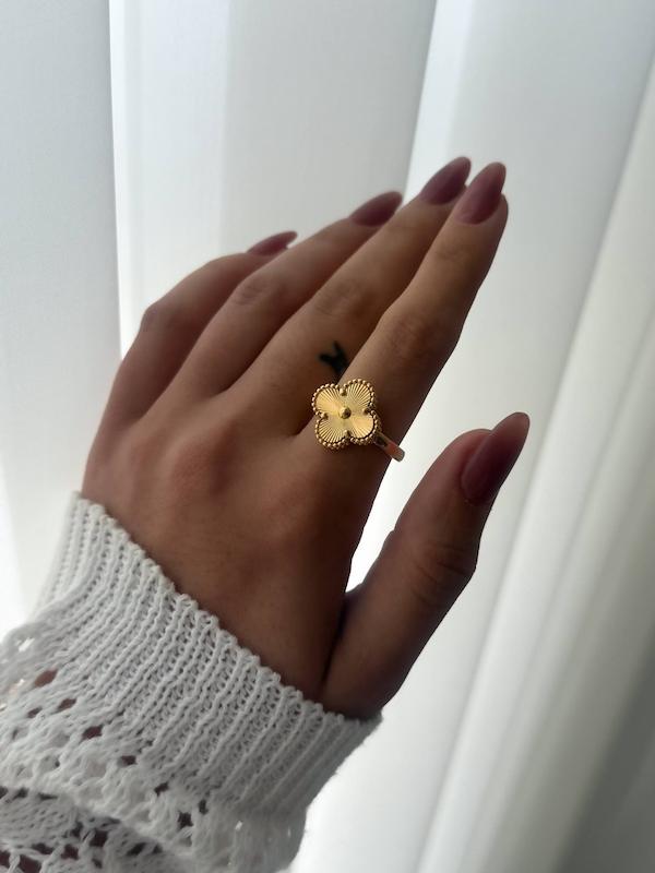 انگشتر ونکلیف تک گل