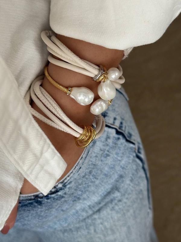 دستبند چرم کرم