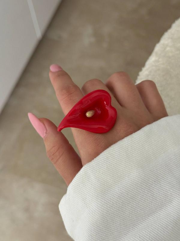 انگشتر قرمز