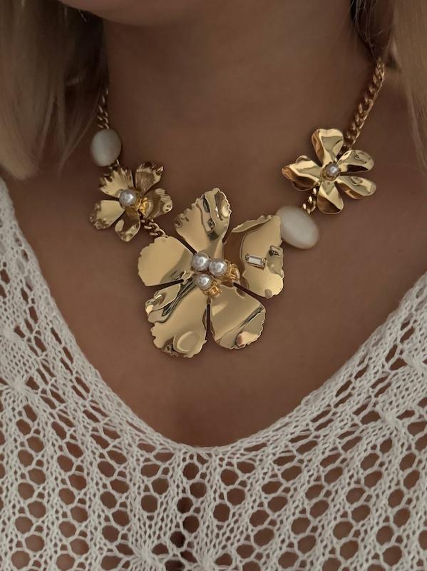 گردنبند گل طلایی