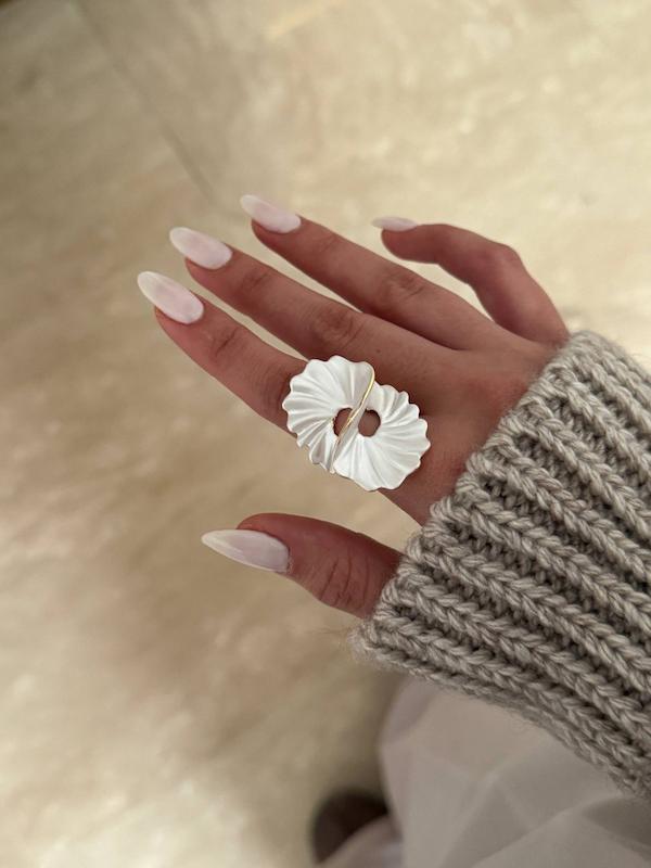 انگشتر سفید