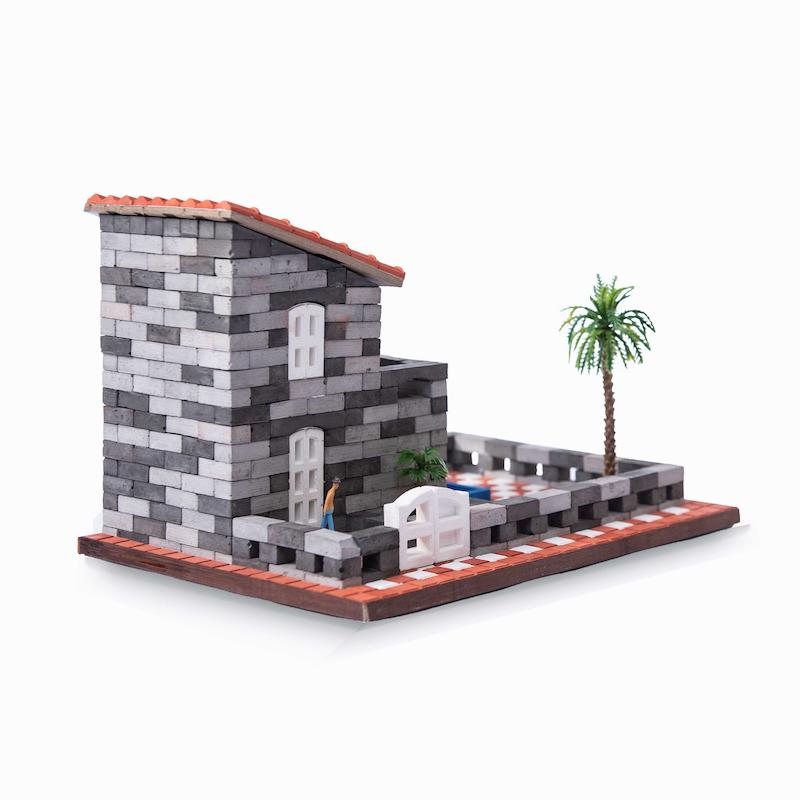 ویلای دو طبقه بالکن دار
