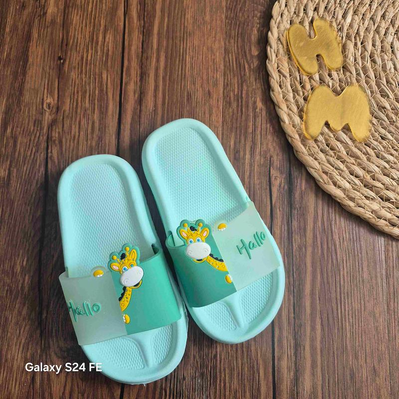 دمپایی طرح زرافه فیروزه ای سایز 29 کد 23101