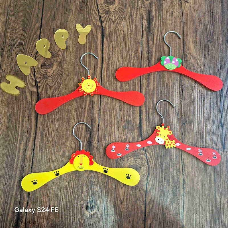 چوب لباسی عروسکی (چوبی) کد 73108